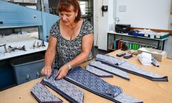 KNA-Bild besucht die letzte Krefelder Krawattenfabrik