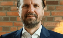 Keynote: Mutig, kollaborativ, verantwortungsvoll: Medienwirtschaft in der KI-Ära